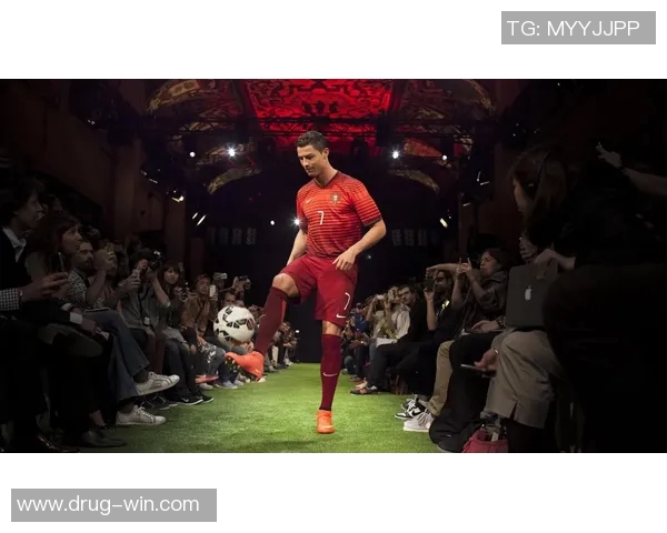 高清足球明星壁纸与美女完美结合的视觉盛宴尽在此处